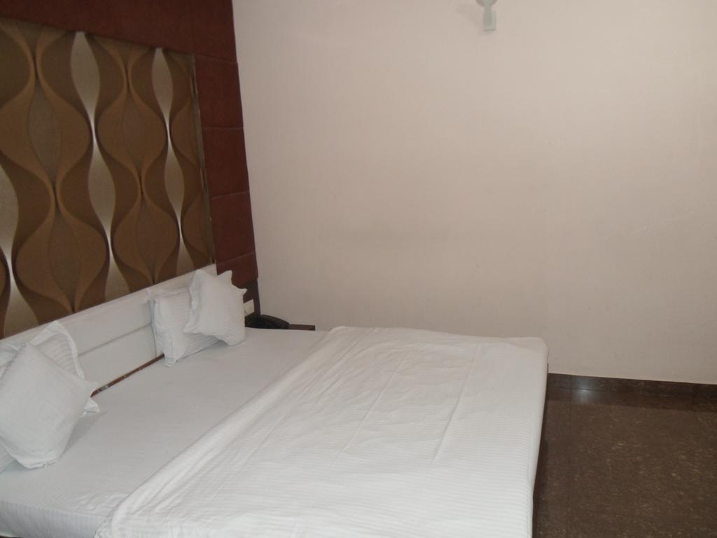 Hotel Silver Plaza Ahmedabad Phòng bức ảnh