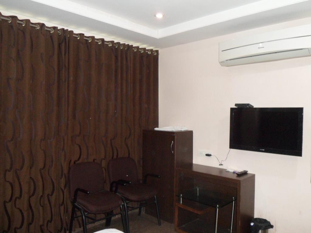 Hotel Silver Plaza Ahmedabad Phòng bức ảnh