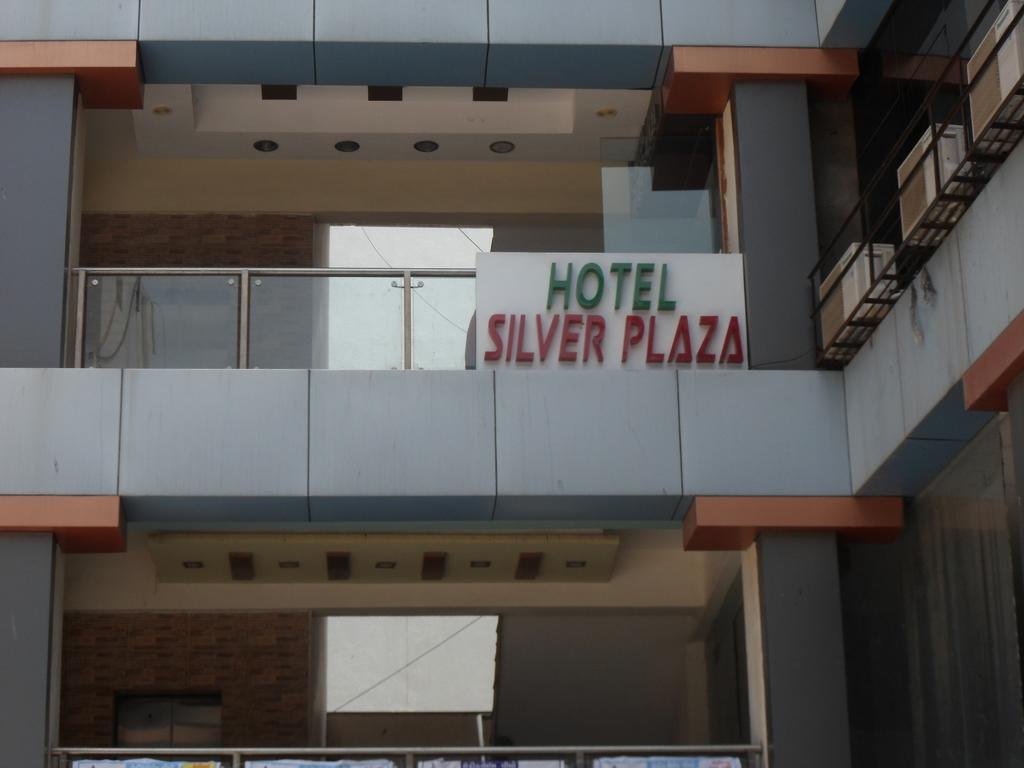 Hotel Silver Plaza Ahmedabad Ngoại thất bức ảnh