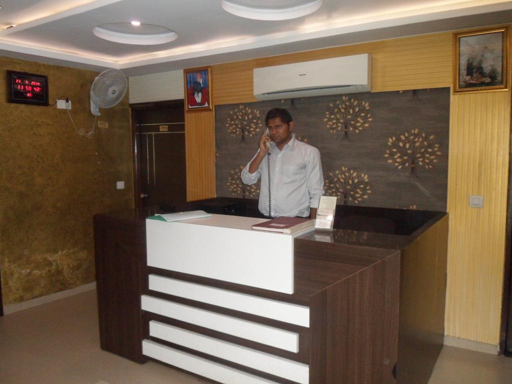 Hotel Silver Plaza Ahmedabad Ngoại thất bức ảnh