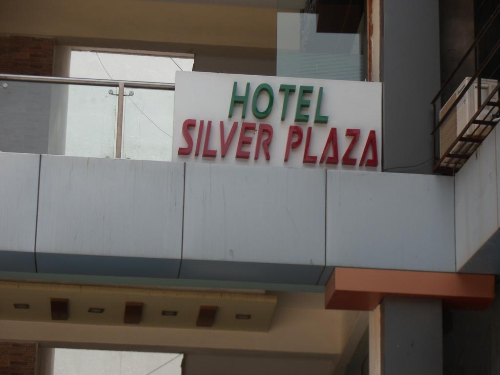 Hotel Silver Plaza Ahmedabad Ngoại thất bức ảnh